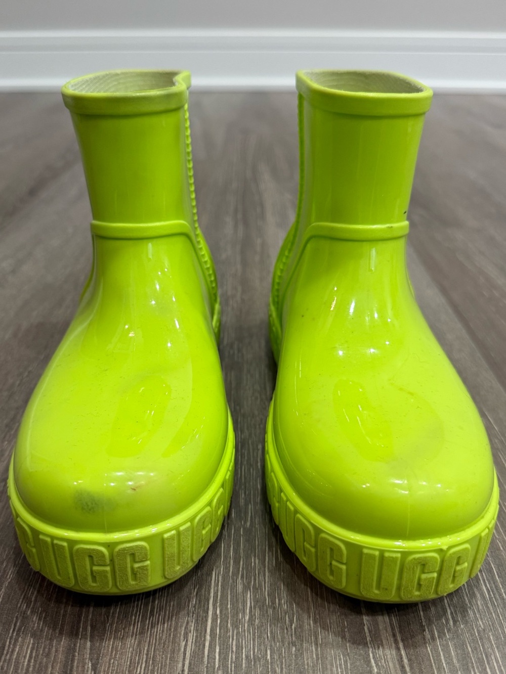 UGG’s Neon Green Waterproof Rain Boots - Picture 7 of 12